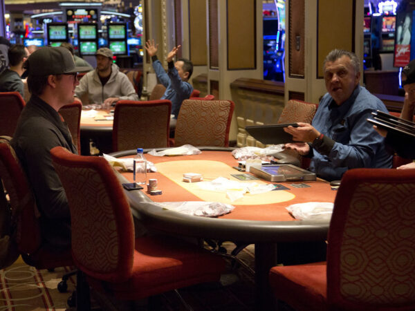 Pourquoi le Poker Ultimate Texas Hold’em attire tant de joueurs passionnés