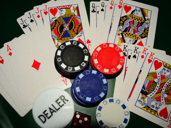 Améliorez votre jeu avec le Poker Dealer’s Choice : conseils et astuces