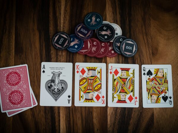 Poker 5 Card Draw : Stratégies pour maîtriser le jeu
