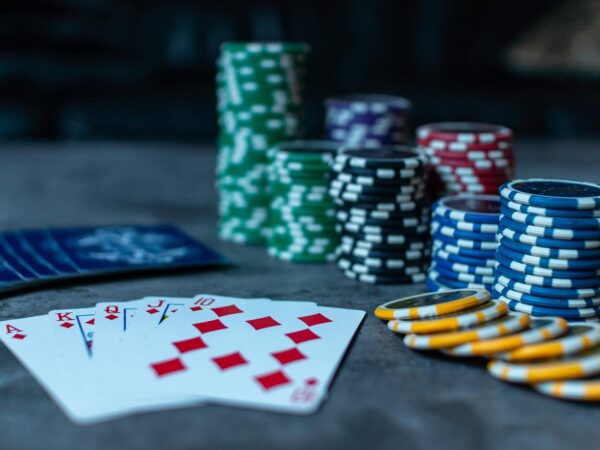Bluff au poker : quand l’utiliser pour un maximum d’impact