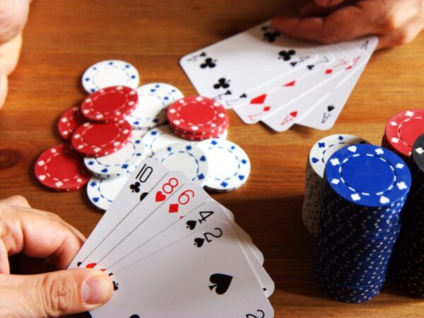 Les stratégies gagnantes au Stud poker que tout joueur doit connaître