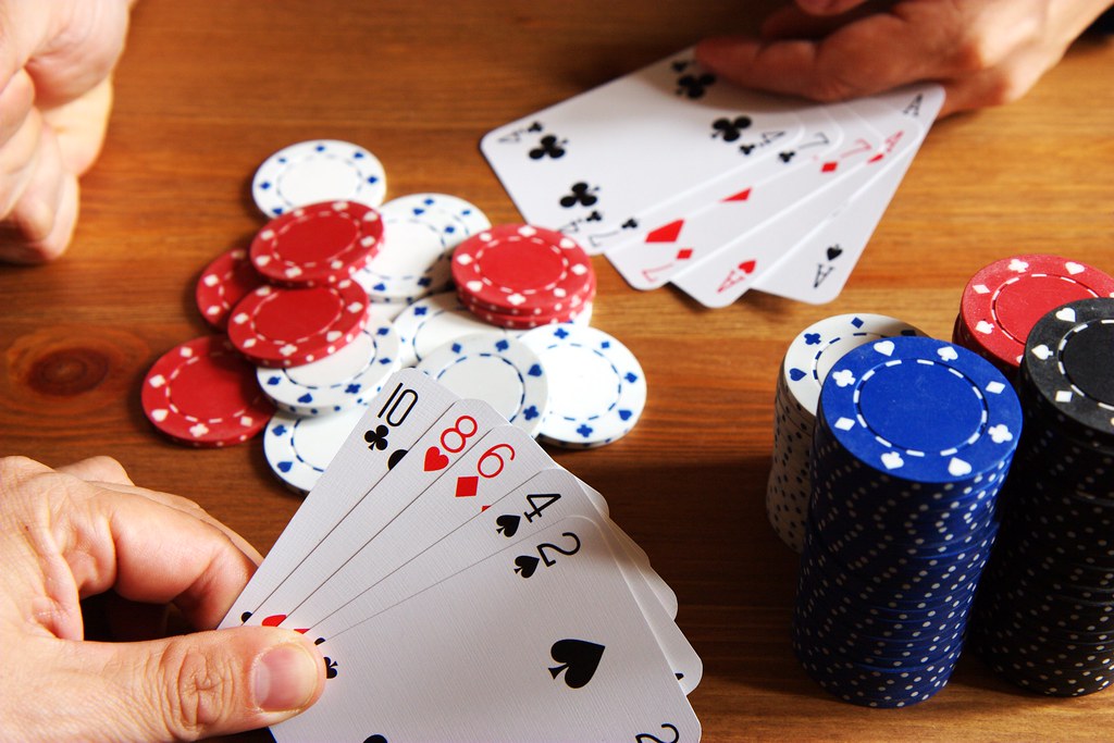 Les stratégies gagnantes au Stud poker que tout joueur doit connaître