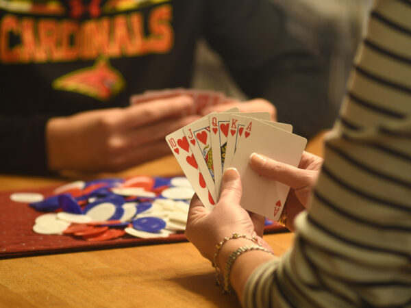 L’importance de relancer au poker pour contrôler le jeu