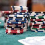 L’importance du bouton au poker : comment cela change votre approche de jeu