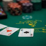 Les erreurs courantes à éviter au poker français