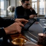 Comprendre les tells de timing en poker en ligne